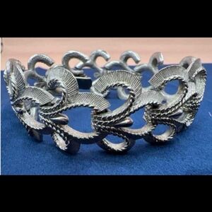 Vintage Crown TRIFARI Fleur De Lis Silver Tone Brushed Link Bracelet